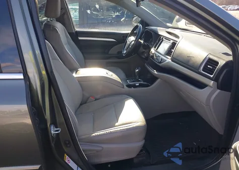 2018 Toyota Highlander Le Plus из США, поврежденный, VIN 5TDBZRFH7JS911151